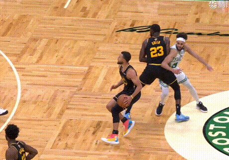 登录入口-遭遇垫脚+被压左腿 肉搏大战令库里伤痕累累